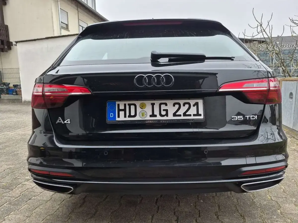 Używany Audi A4 Advanced 163 KM (119 kW) 2020 Czarny Kombi