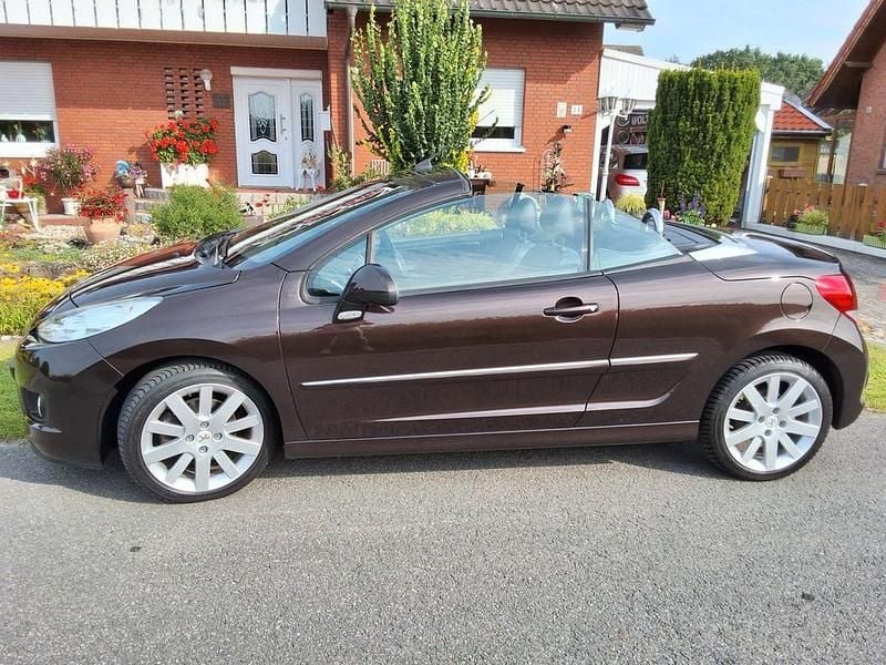 Braun Gebraucht 2012 Peugeot 207 CC Allure Cabrio | 5.500 € (Fairer Preis) - Bild 1/4