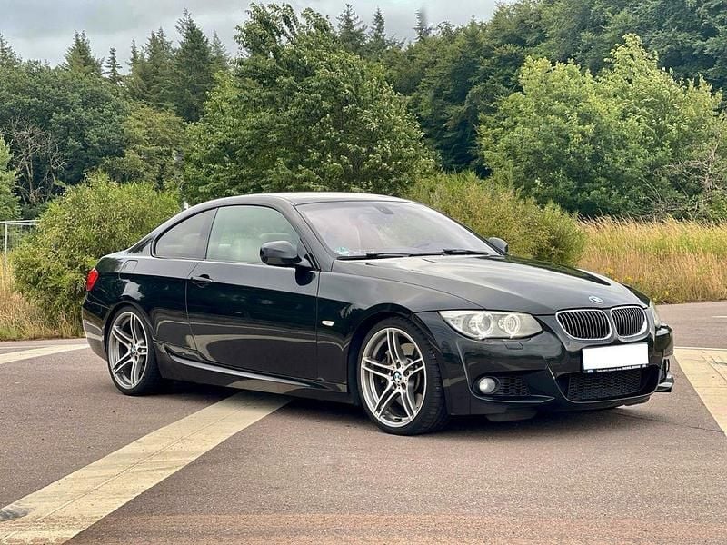 Schwarz Gebraucht 2011 BMW 335 M Sport Coupé | 11.980 € (Fairer Preis) - Bild 1/4