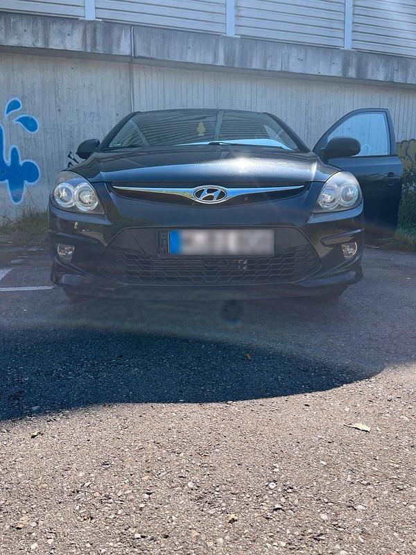 Gebraucht Hyundai i30 90 PS (66 kW) 2010 Schwarz Kleinwagen
