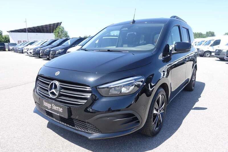 Loparitschwarz metallic Gebraucht 2025 Mercedes 180 Progressive Limousine | 33.900 € (Teuer) - Bild 1/4
