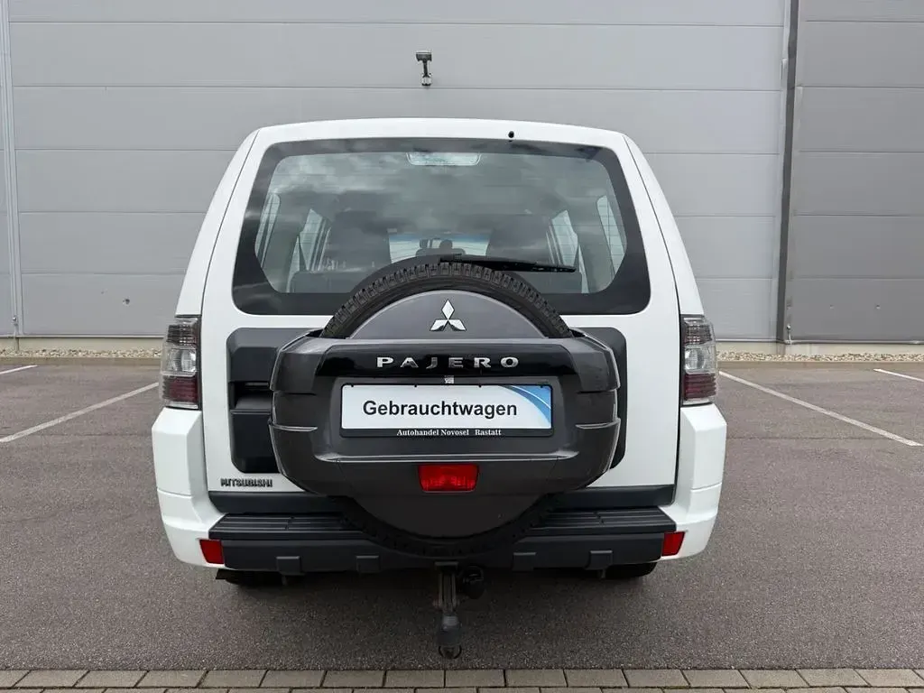 Gebraucht Mitsubishi Pajero Inform 200 PS (147 kW) 2014 Weiß SUV