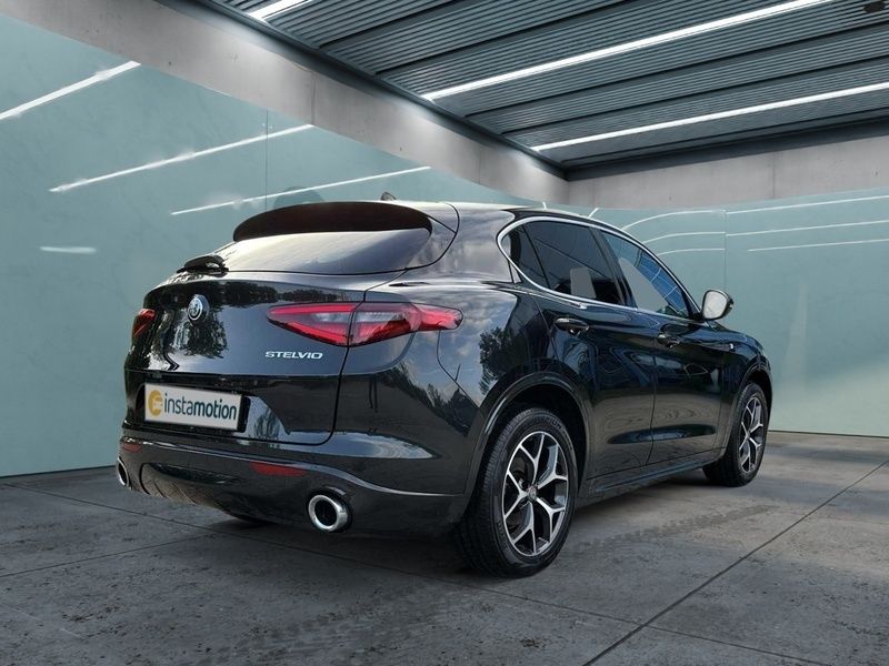 Gebraucht Alfa Romeo Stelvio Lusso 209 PS (153 kW) 2021 Schwarz SUV
