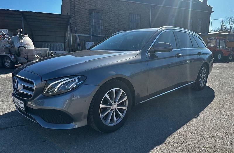 Gebraucht Mercedes E220 Avantgarde 194 PS (142 kW) 2017 Grau Kombi