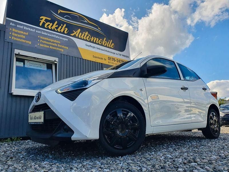Weiß Gebraucht 2020 Toyota Aygo Kleinwagen | 9.499 € (Fairer Preis) - Bild 1/4
