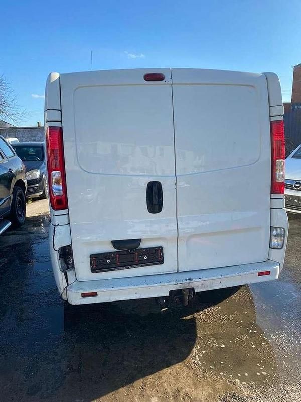 Używany Opel Vivaro 145 KM (106 kW) 2011 Srebrny Minivan