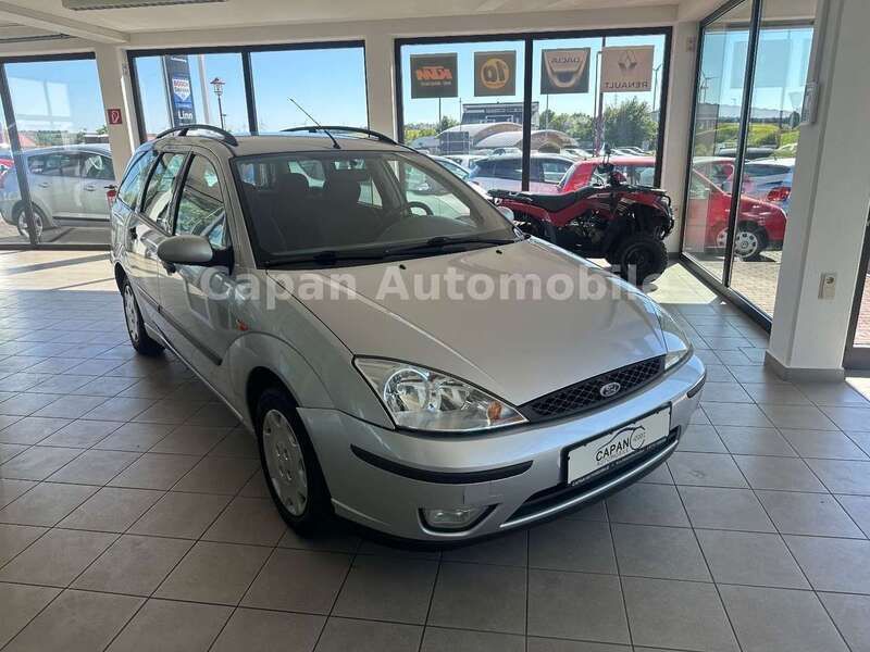 Silber Gebraucht 2004 Ford Focus Ghia Kombi | 2.400 € (Etwas zu teuer) - Bild 1/4