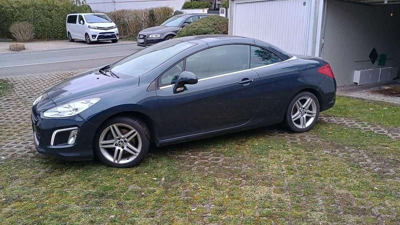 Gebraucht Peugeot 308 CC Active 156 PS (114 kW) 2012 Blau Cabrio