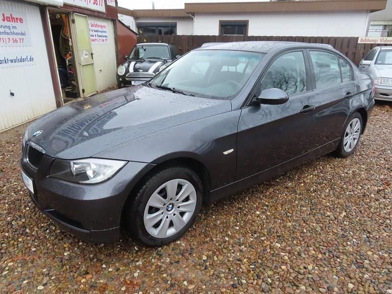 Grau Gebraucht 2006 BMW 318 Limousine | 1.950 € (Superpreis) - Bild 1/4