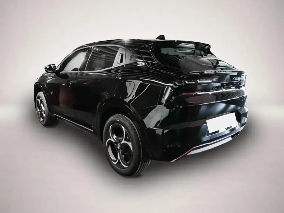 Neu Alfa Romeo Junior Edizione Speciale 145 PS (106 kW) 2026 Manufacturer SUV