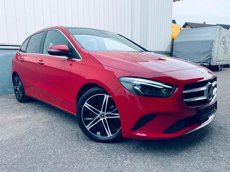 Rot Gebraucht 2019 Mercedes B180 Van / Kleinbus | 19.299 € (Teuer) - Bild 1/4