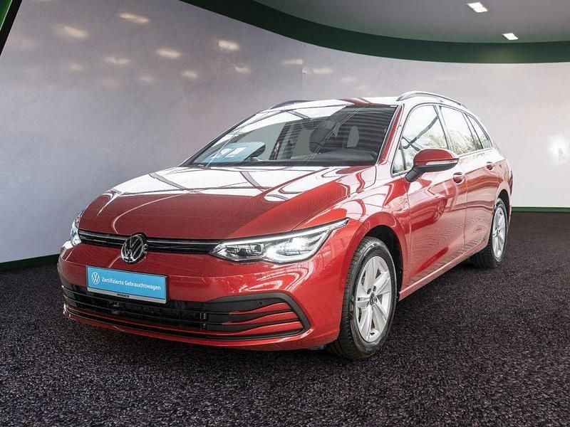 Gebraucht VW Golf VIII Life 150 PS (110 kW) 2025 Rot / kings red Kombi