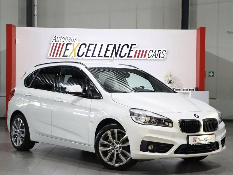 Weiß Gebraucht 2017 BMW 220 Active Tourer Sport Line Van / Kleinbus | 12.444 € (Guter Preis) - Bild 1/4
