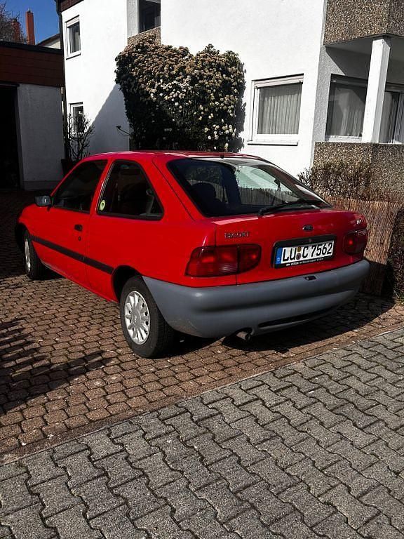 Gebraucht Ford Escort 90 PS (66 kW) 1996 Rot Limousine