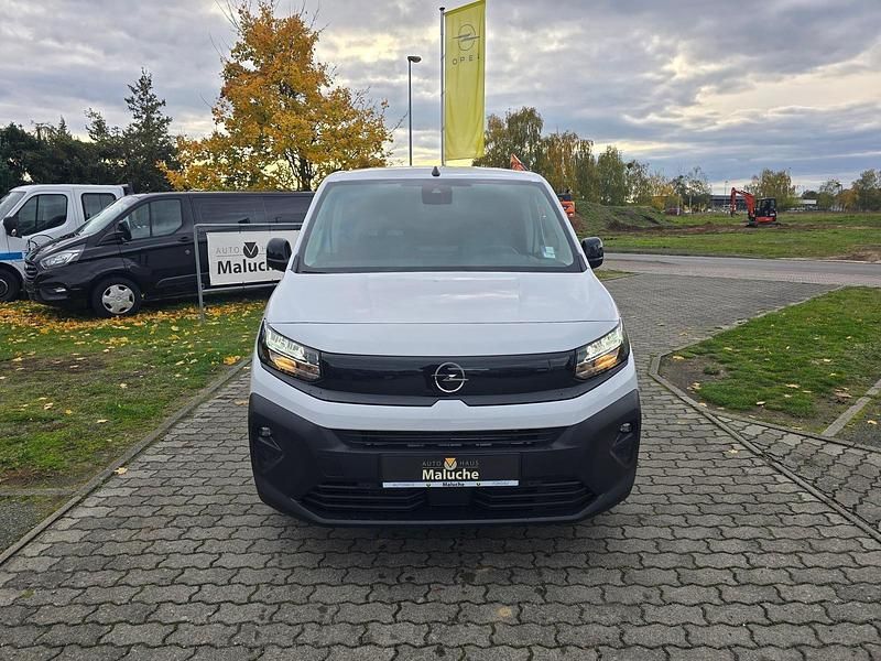 Neu Opel Combo 131 PS (96 kW) 2025 Lackierung weiss icy/typ aussenverkleidung spiegel flach standard Limousine