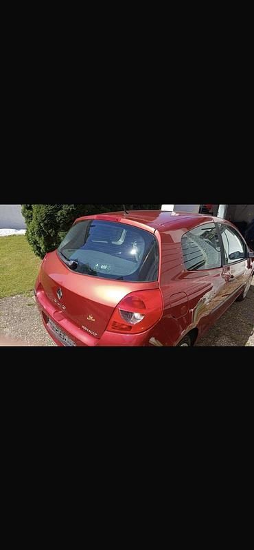 Gebraucht Renault Clio II 60 PS (44 kW) 2005 Rot Kleinwagen