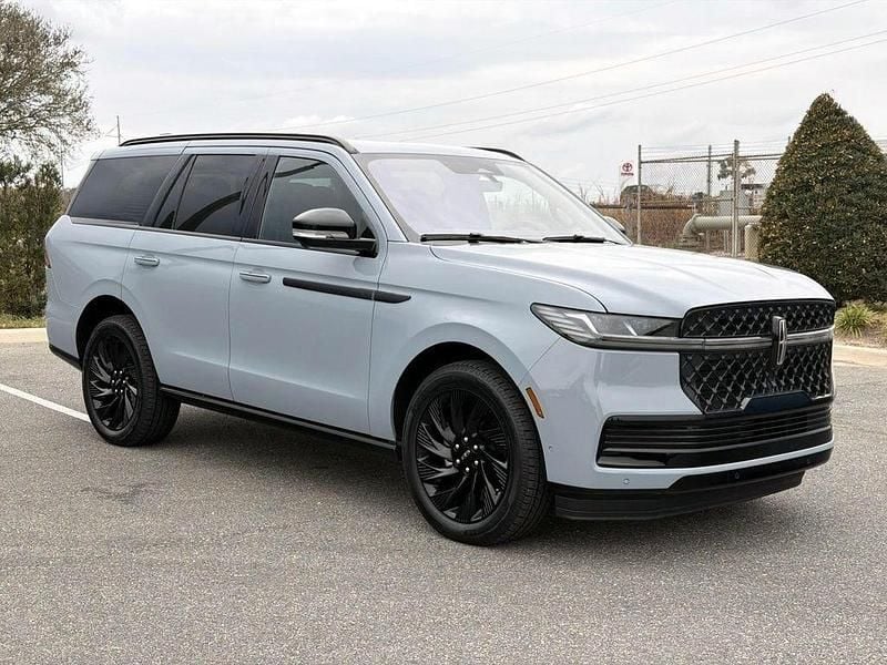 Gebraucht Lincoln Navigator 441 PS (324 kW) 2025 Grau SUV