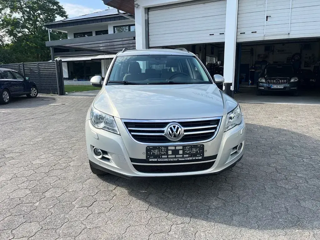Gebraucht VW Tiguan Trendline 140 PS (102 kW) 2011 Silver leaf metallic SUV
