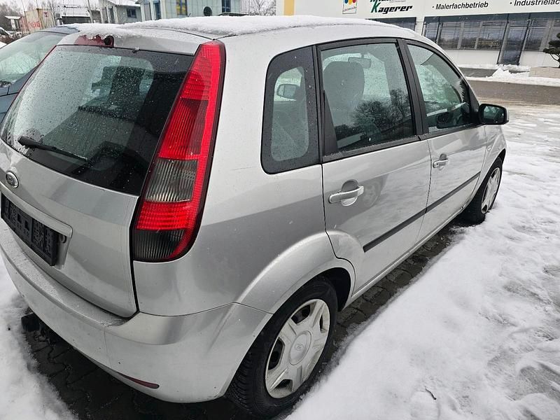 Gebraucht Ford Fiesta 80 PS (58 kW) 2005 Silber Kleinwagen