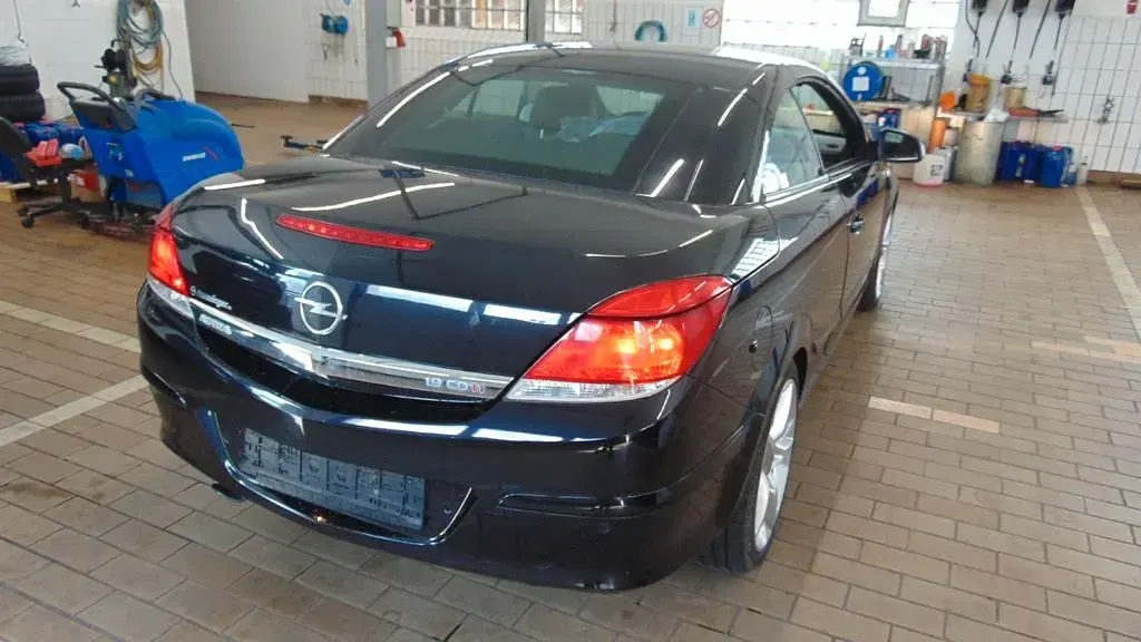 Gebraucht Opel Astra 150 PS (110 kW) 2010 Schwarz Cabrio
