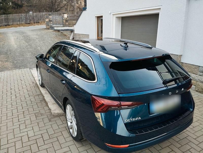 Gebraucht Skoda Octavia First Edition 150 PS (110 kW) 2020 Blau Kombi
