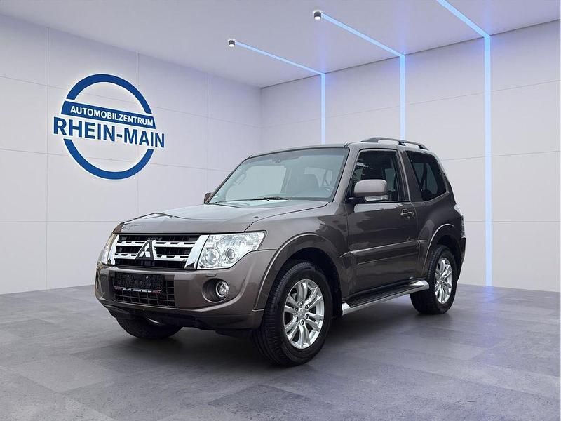 Braun Gebraucht 2012 Mitsubishi Pajero Instyle SUV | 22.911 € (Teuer) - Bild 1/4