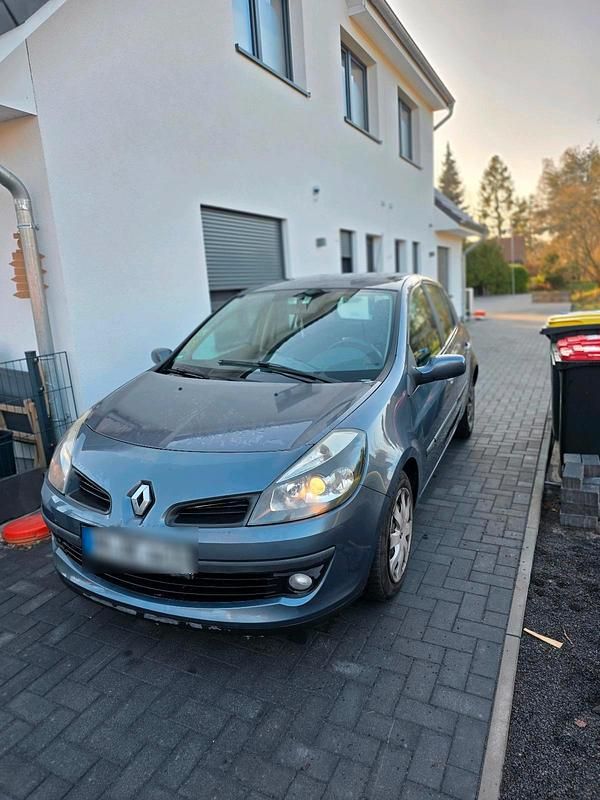 Grau Gebraucht 2006 Renault Clio III Kleinwagen | 899 € (Guter Preis) - Bild 1/4
