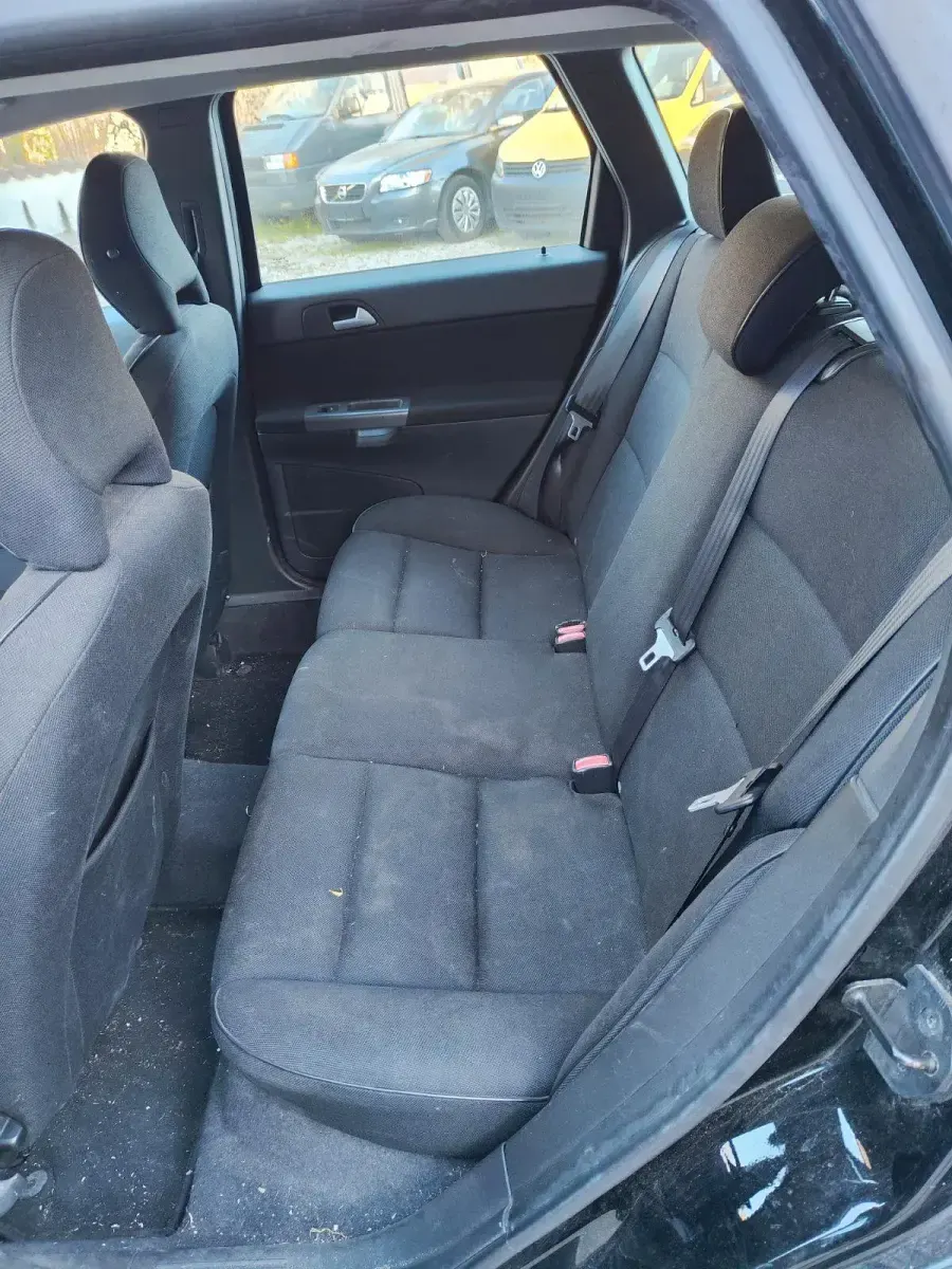 Używany Volvo V50 114 KM (83 kW) 2010 Czarny Kombi