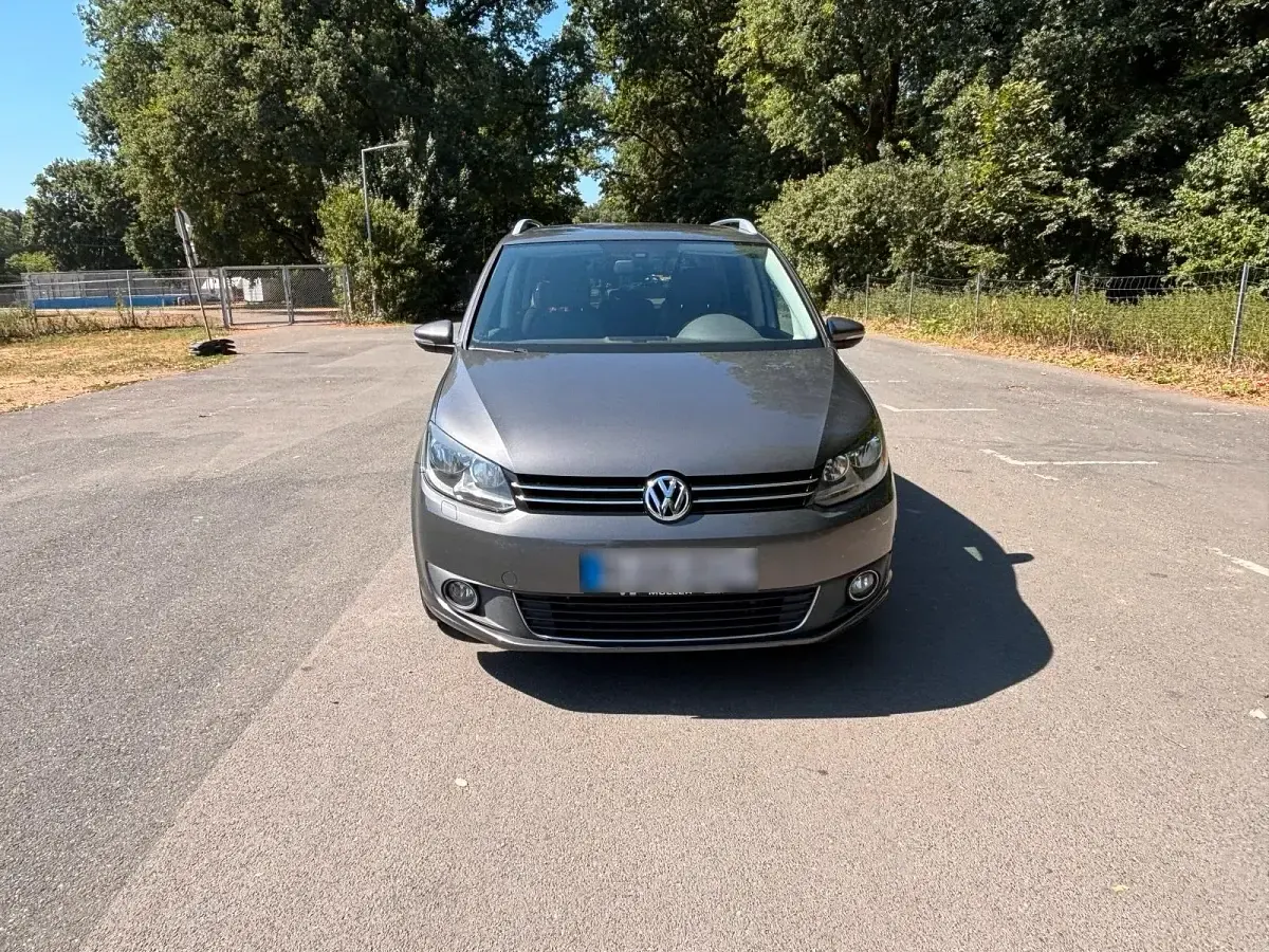 Gebraucht VW Touran Highline 140 PS (102 kW) 2011 Grau Van / Kleinbus