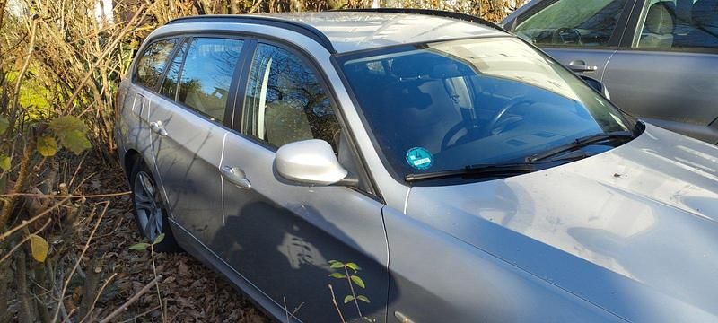 Silber Gebraucht 2011 BMW 318 M Sport Kombi | 5.800 € (Fairer Preis) - Bild 1/4