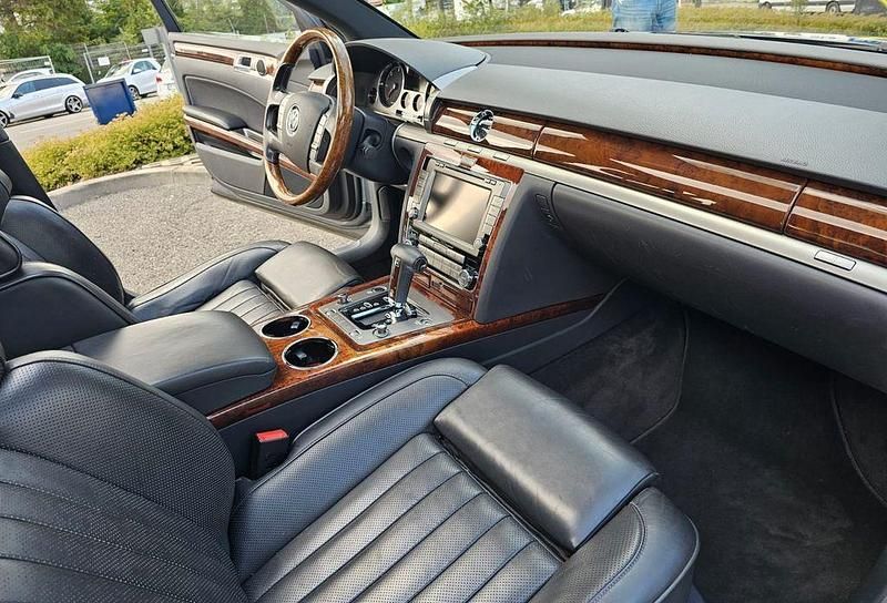 Gebraucht VW Phaeton 239 PS (175 kW) 2012 Grau Limousine