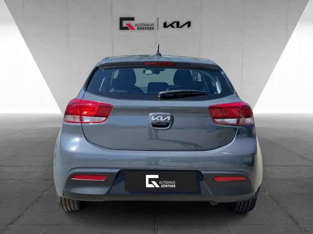 Używany Kia Rio Vision 101 KM (74 kW) 2023 Szary Sedan/Limuzyna