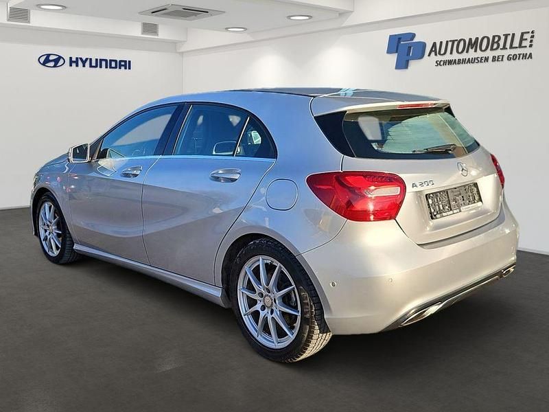 Gebraucht Mercedes A200 Urban 156 PS (114 kW) 2015 Silber Kleinwagen