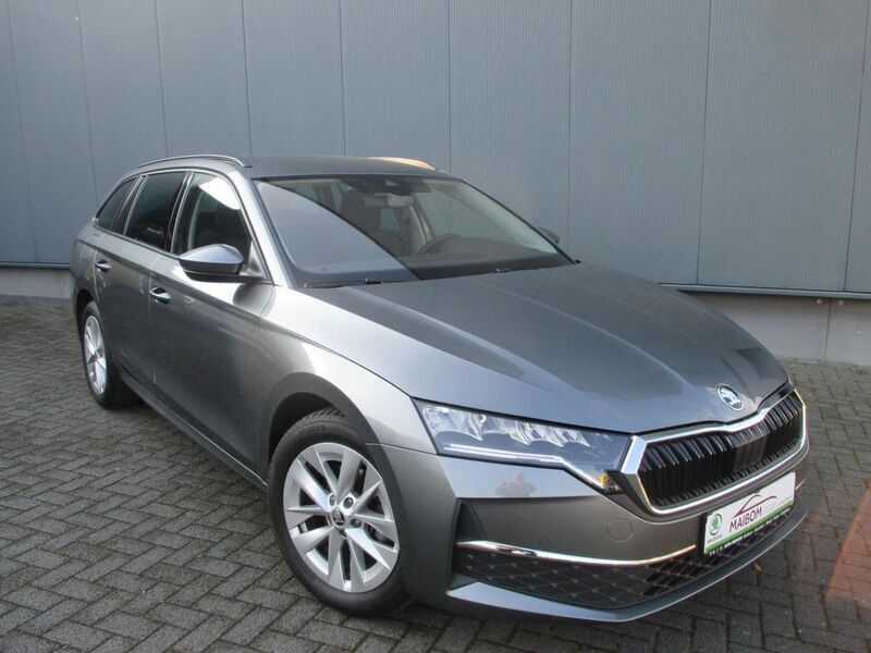 Grau Gebraucht 2024 Skoda Octavia Selection Limousine | 32.990 € (Fairer Preis) - Bild 1/3