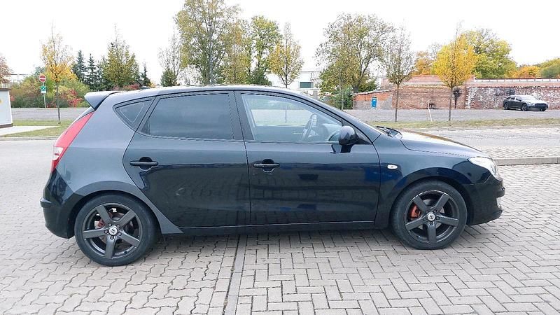 Gebraucht Hyundai i30 116 PS (85 kW) 2008 Schwarz Limousine