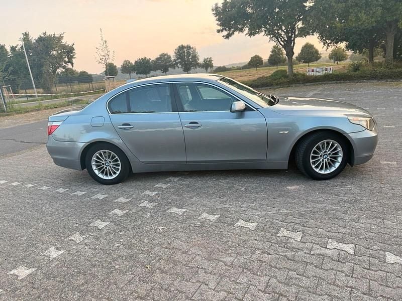 Gebraucht BMW 523 177 PS (130 kW) 2006 Grau Limousine
