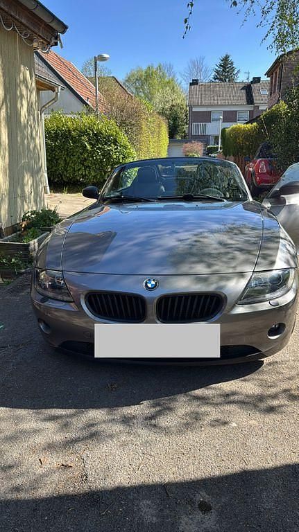 Grau Gebraucht 2003 BMW Z4 Sport Line Cabrio | 13.999 € (Fairer Preis) - Bild 1/4