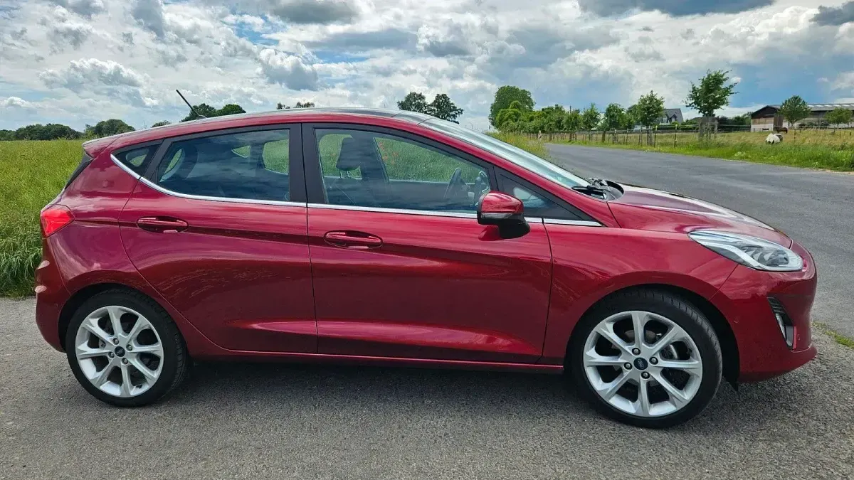 Gebraucht Ford Fiesta Titanium 125 PS (91 kW) 2018 Rot Kleinwagen