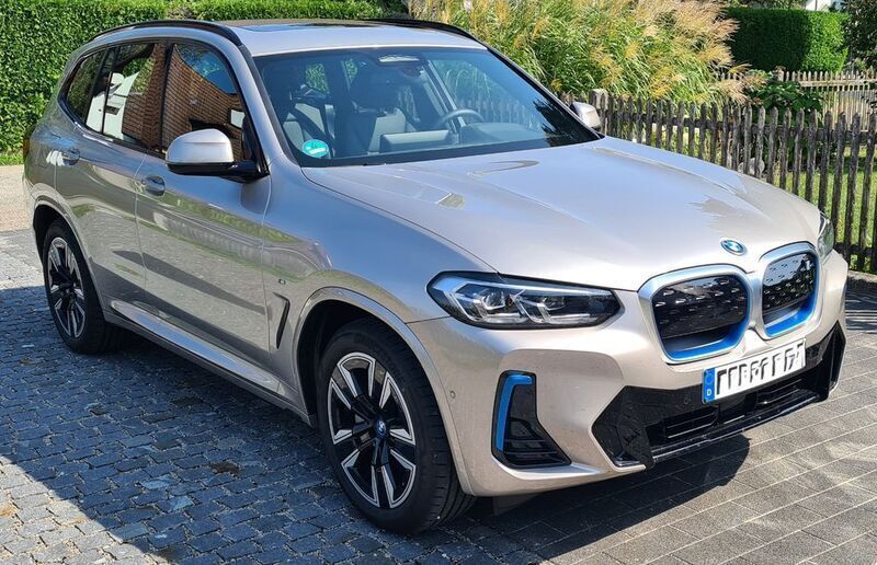 Gebraucht BMW iX3 M Sport 210 kW (286 PS) 2024 Silber SUV