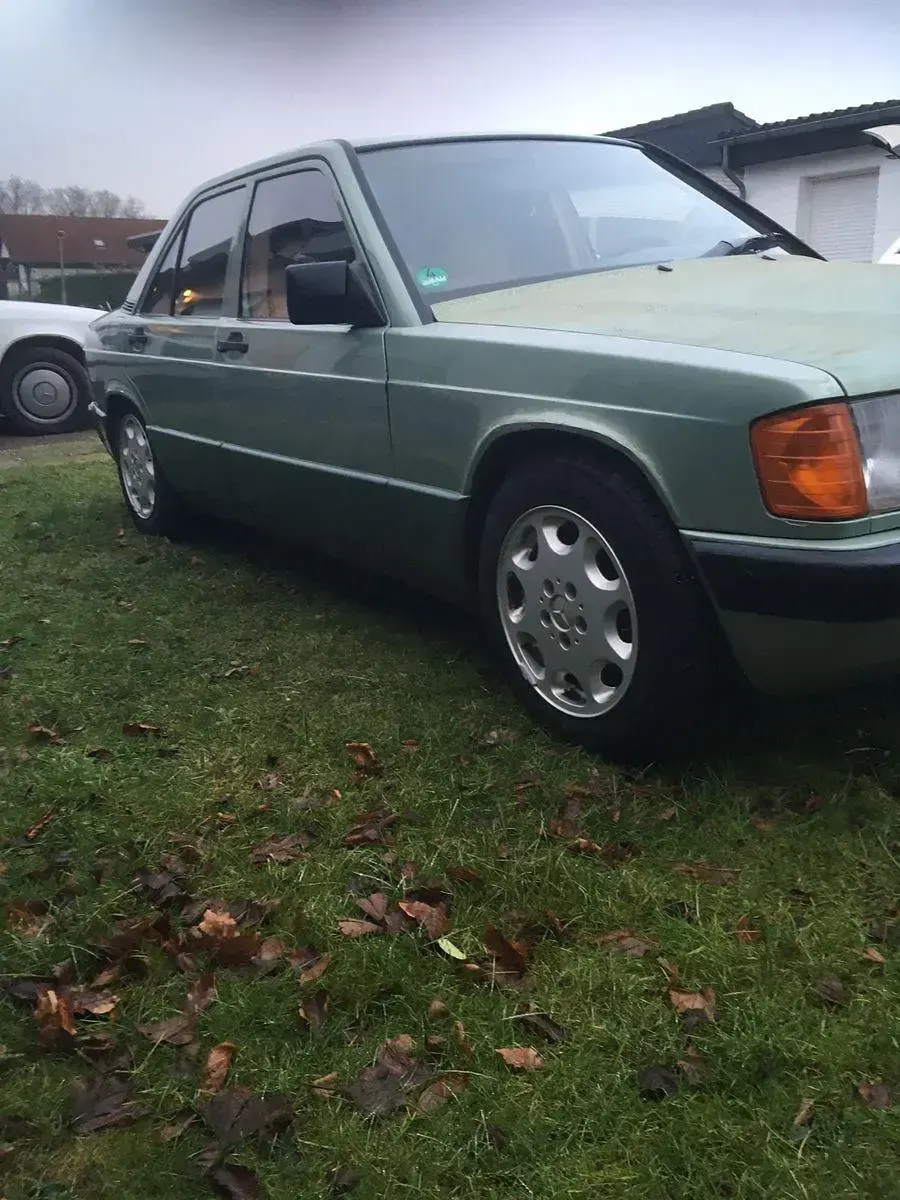 Gebraucht Mercedes 190 Sportline 109 PS (80 kW) 1990 Grün Limousine