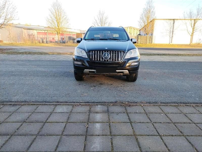Gebraucht Mercedes ML320 224 PS (164 kW) 2009 Schwarz SUV