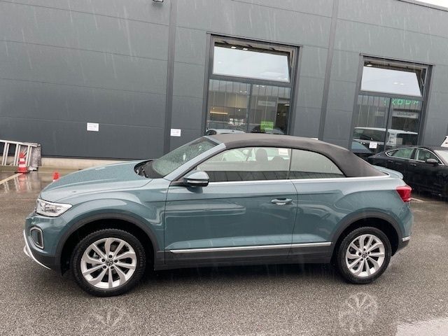 Gebraucht VW T-Roc Cabriolet Style 116 PS (85 kW) 2024 Petroleum blue metallic Cabrio
