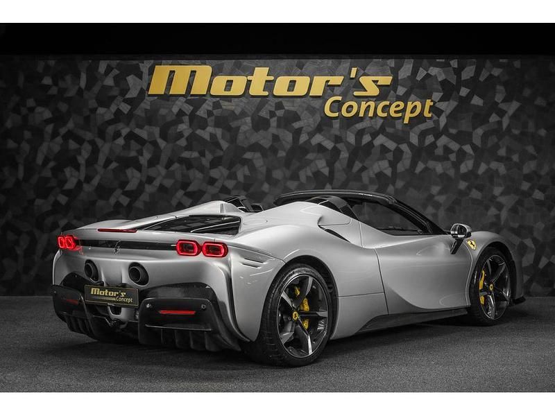 Gebraucht Ferrari SF90 999 PS (734 kW) 2024 Silber Cabrio