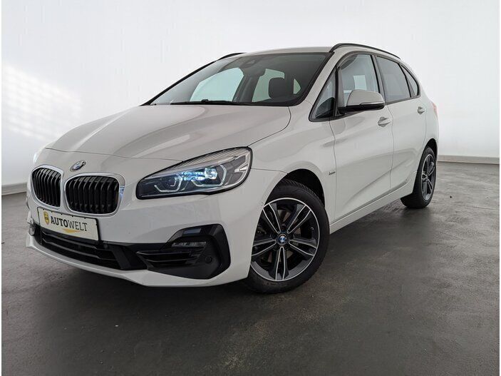 Alpinweiss iii Gebraucht 2018 BMW 220 Active Tourer Sport Line Van / Kleinbus | 18.760 € (Fairer Preis) - Bild 1/4