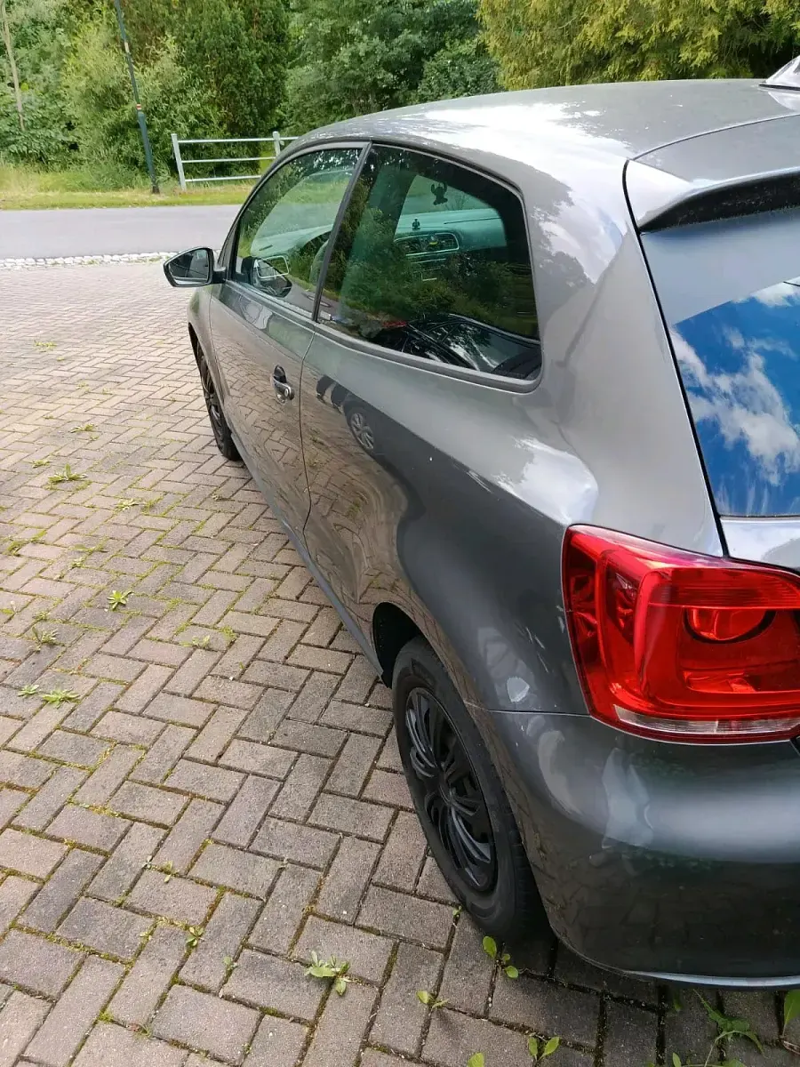 Gebraucht VW Polo 60 PS (44 kW) 2012 Grau Kleinwagen