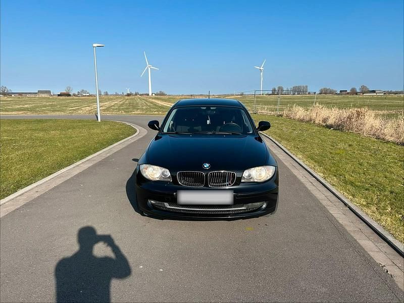 Gebraucht BMW 118 143 PS (105 kW) 2011 Schwarz Kleinwagen