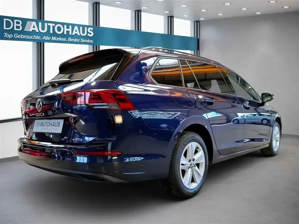 Second-hand VW Golf VIII Life 110 CP (80 kW) 2024 Albastru Break