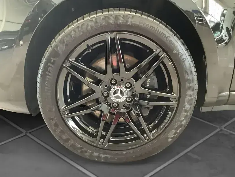 Gebraucht Mercedes V300 237 PS (174 kW) 2024 Obsidianschwarz Van / Kleinbus