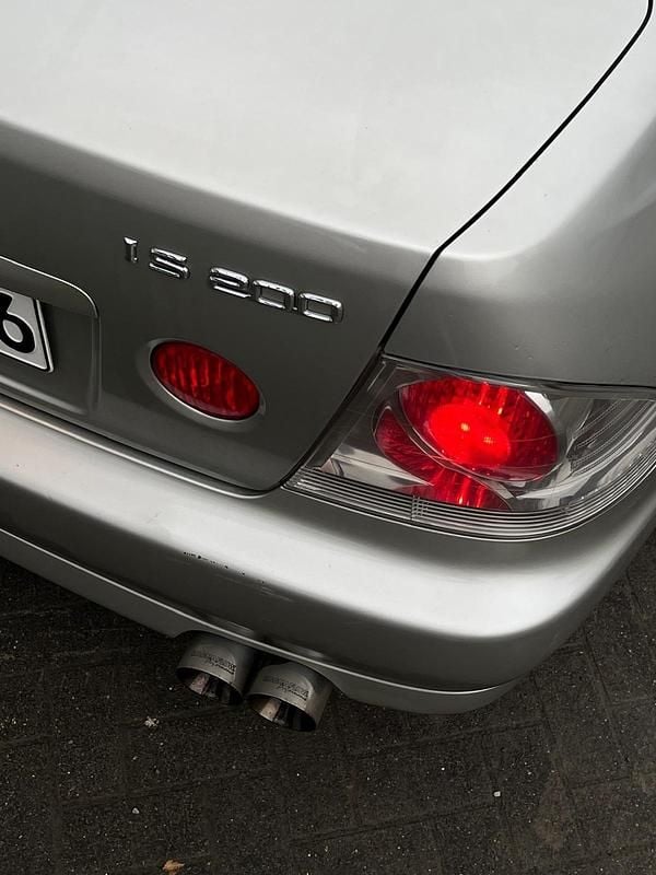 Gebraucht Lexus IS200 155 PS (114 kW) 2000 Silber Limousine