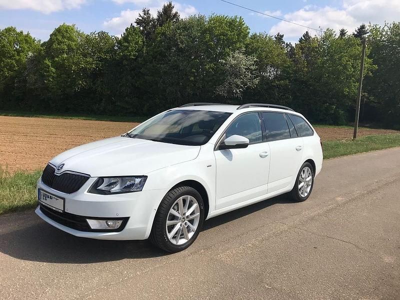 Weiß Gebraucht 2016 Skoda Octavia Joy Kombi | 11.999 € (Fairer Preis) - Bild 1/4